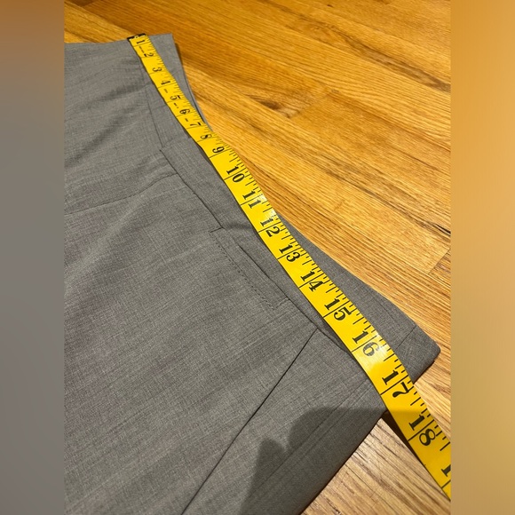Banana Republic Wool & Spandex blend trousers, Size 10 - Picture 3 of 9